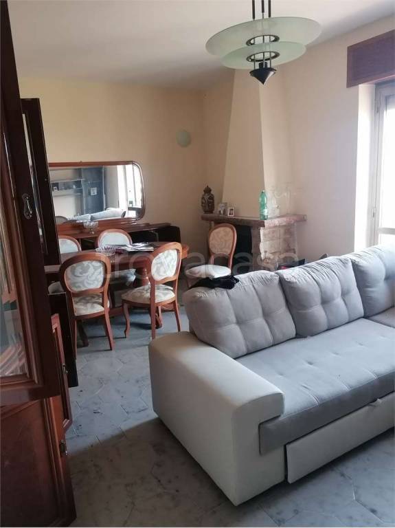 intera palazzina in vendita a Castel Volturno