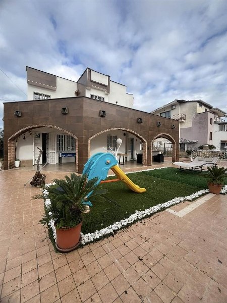 casa indipendente in vendita a Castel Volturno in zona Pineta Grande