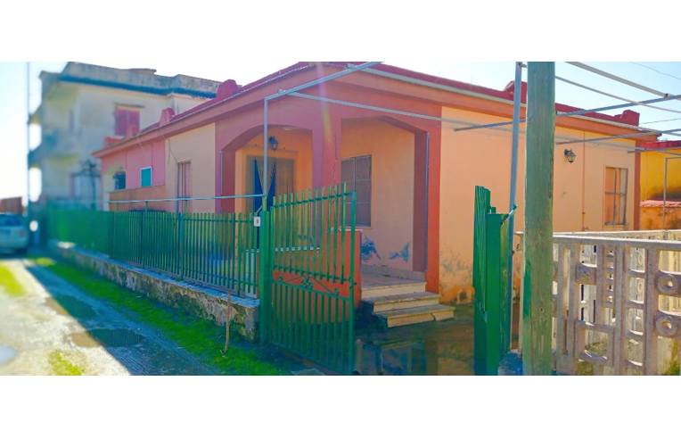 casa indipendente in vendita a Castel Volturno