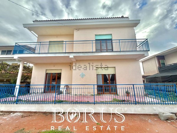 casa indipendente in vendita a Castel Volturno