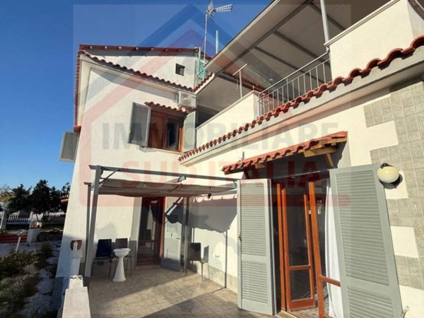 casa indipendente in vendita a Castel Volturno