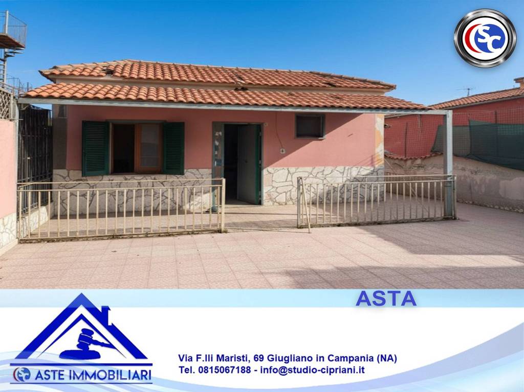 casa indipendente in vendita a Castel Volturno
