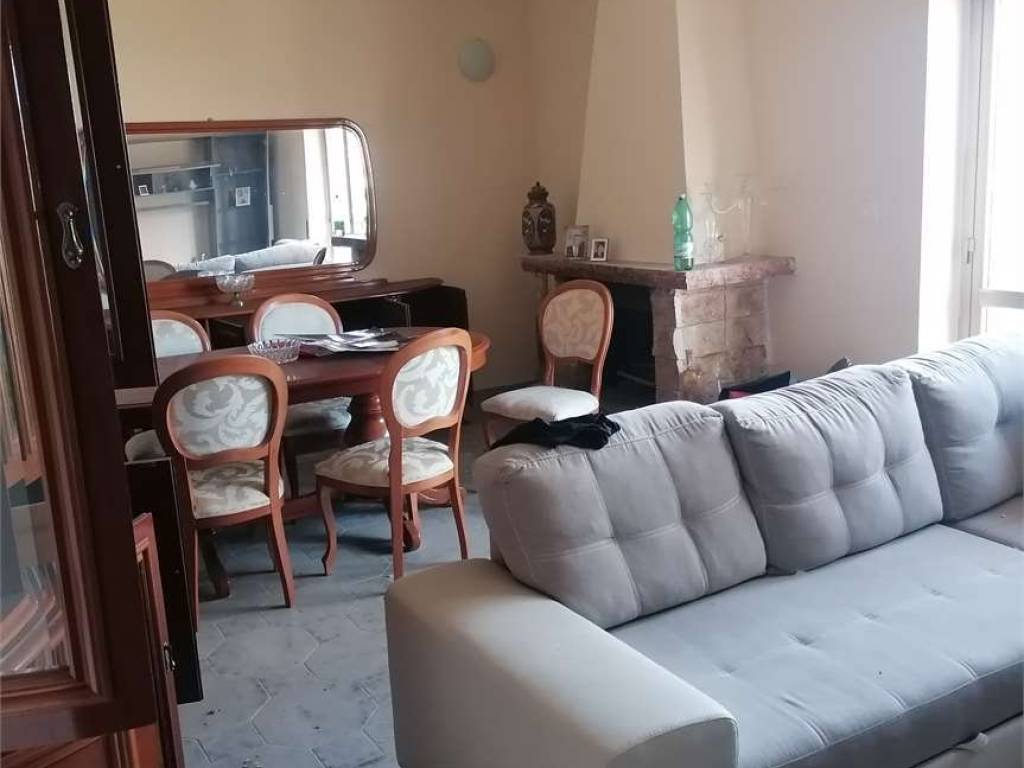 intera palazzina in vendita a Castel Volturno