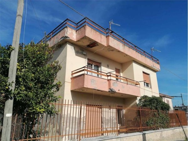 intera palazzina in vendita a Castel Volturno