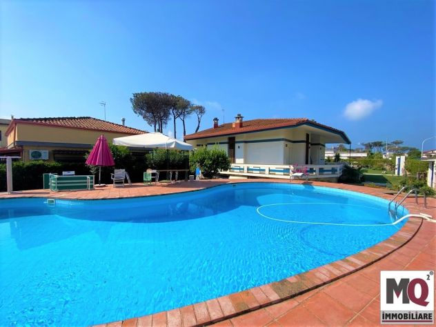 casa indipendente in vendita a Castel Volturno in zona Pineta Grande