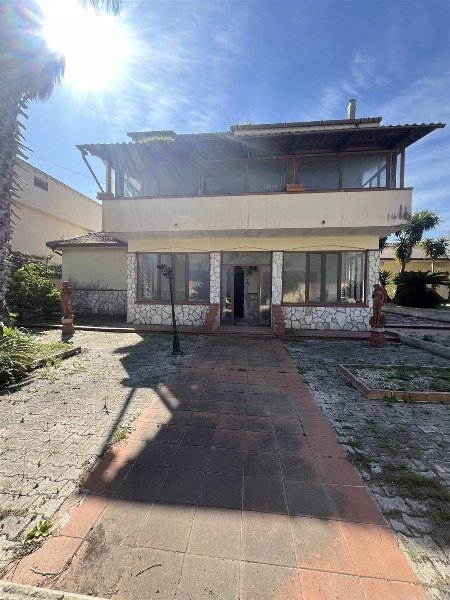 casa indipendente in vendita a Castel Volturno in zona Villaggio Coppola