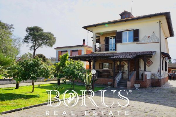 casa indipendente in vendita a Castel Volturno