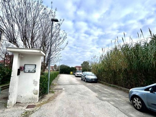 appartamento in vendita a Castel Volturno in zona Ischitella
