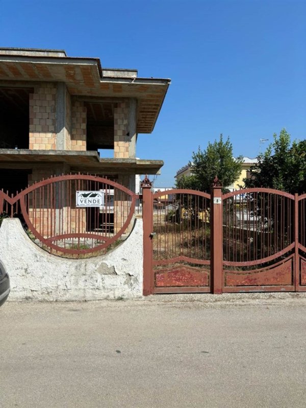 casa indipendente in vendita a Castel Volturno