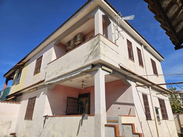 casa indipendente in vendita a Castel Volturno