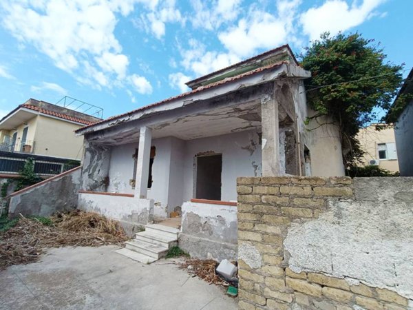 casa indipendente in vendita a Castel Volturno in zona Villaggio Coppola