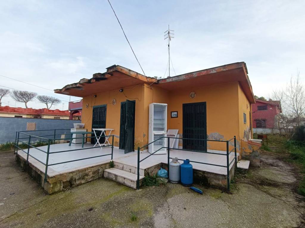casa indipendente in vendita a Castel Volturno