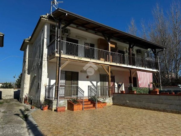 casa indipendente in vendita a Castel Volturno