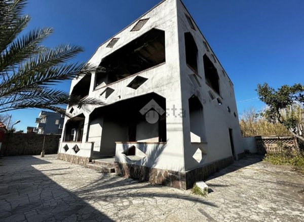 casa indipendente in vendita a Castel Volturno