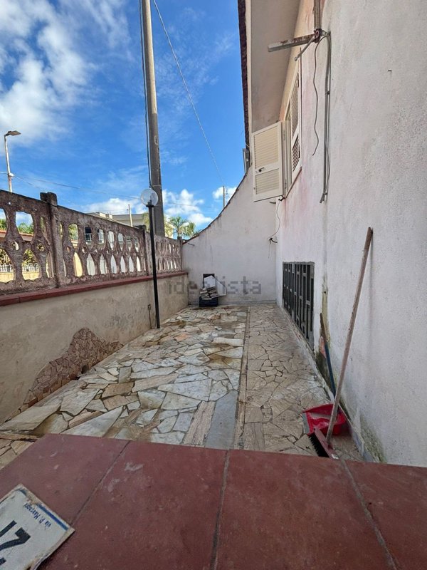 casa indipendente in vendita a Castel Volturno in zona Ischitella