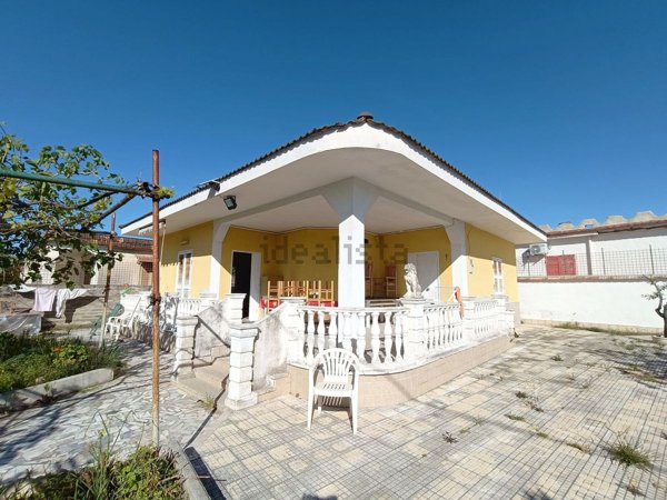 casa indipendente in vendita a Castel Volturno