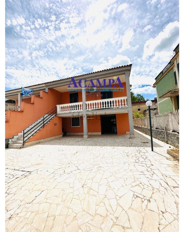 casa indipendente in vendita a Castel Volturno