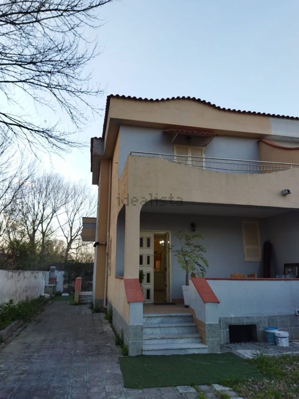 casa indipendente in vendita a Castel Volturno