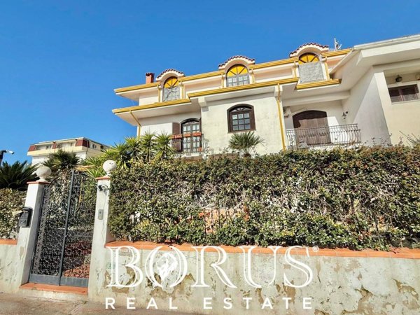 casa indipendente in vendita a Castel Volturno