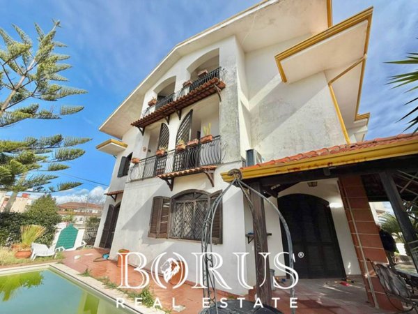 casa indipendente in vendita a Castel Volturno