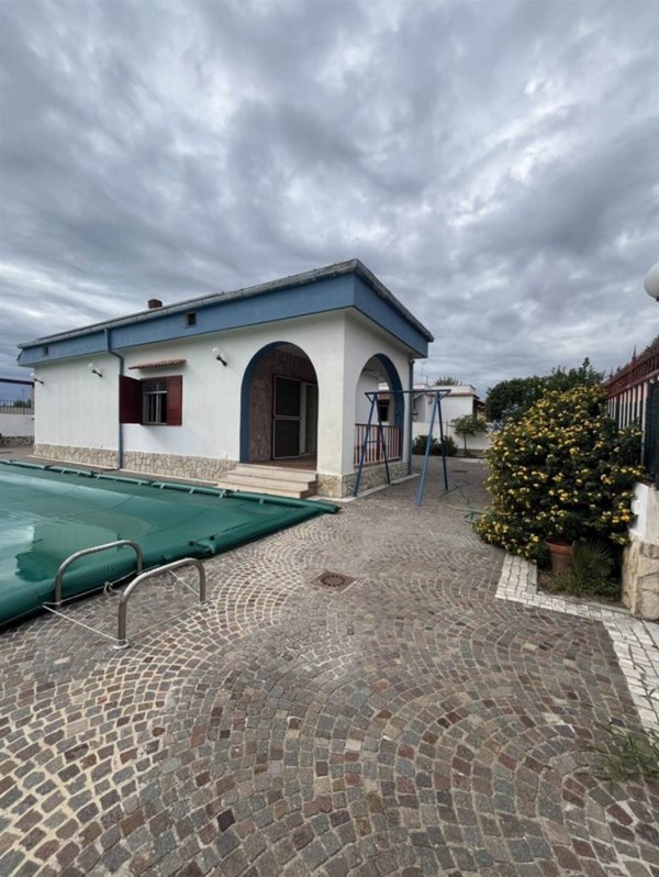 casa indipendente in vendita a Castel Volturno in zona Villaggio Coppola