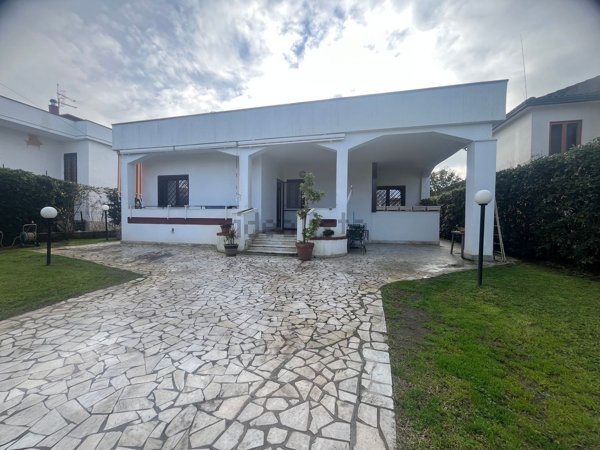 casa indipendente in vendita a Castel Volturno