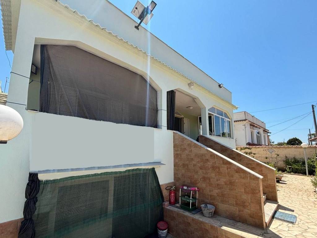 casa indipendente in vendita a Castel Volturno
