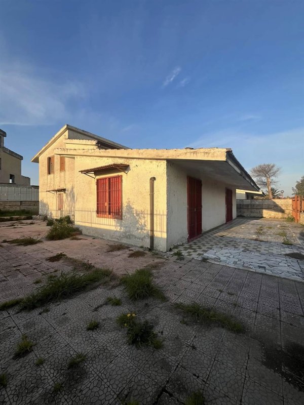 casa indipendente in vendita a Castel Volturno in zona Scatozza