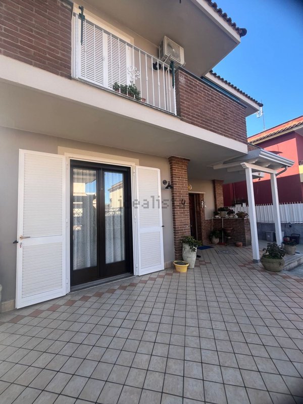 casa indipendente in vendita a Castel Volturno in zona Villaggio Coppola