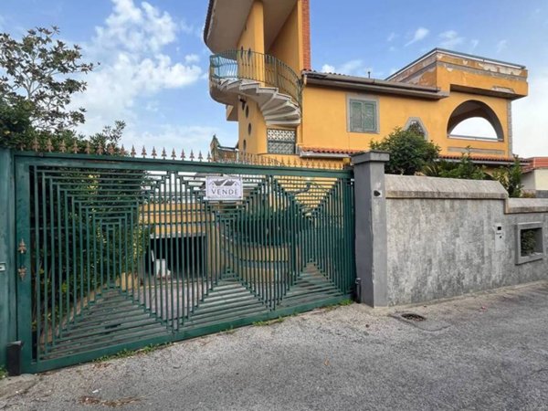 casa indipendente in vendita a Castel Volturno
