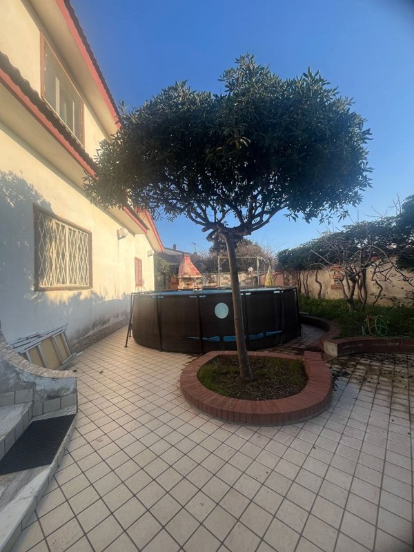 casa indipendente in vendita a Castel Volturno in zona Villaggio Coppola