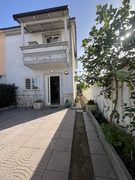 casa indipendente in vendita a Castel Volturno in zona Villaggio Coppola