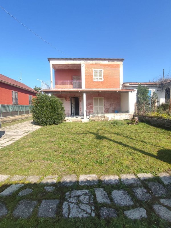 casa indipendente in vendita a Castel Volturno in zona Villaggio Coppola
