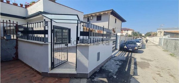 casa indipendente in vendita a Castel Volturno in zona Villaggio Coppola