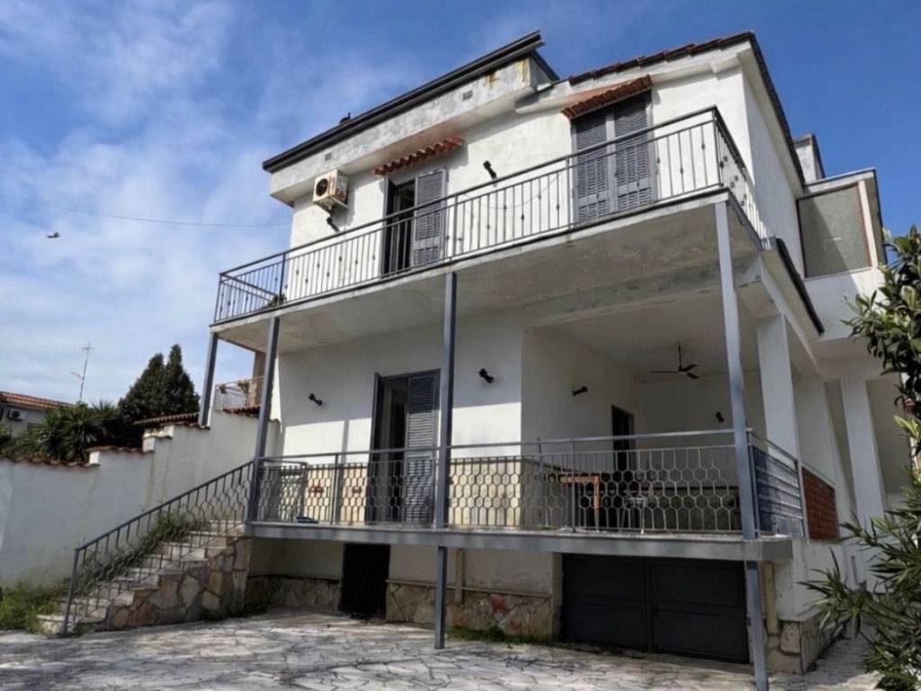 casa indipendente in vendita a Castel Volturno