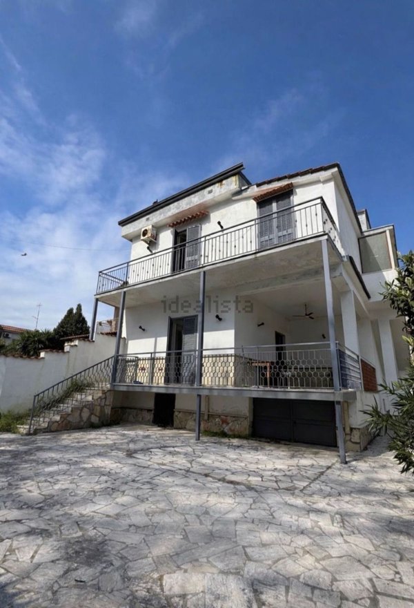 casa indipendente in vendita a Castel Volturno