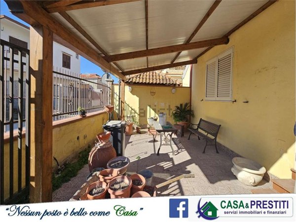 casa indipendente in vendita a Castel Volturno