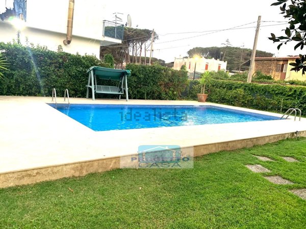 casa indipendente in vendita a Castel Volturno in zona Pineta Grande