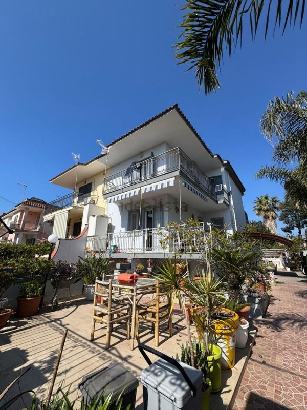 casa indipendente in vendita a Castel Volturno