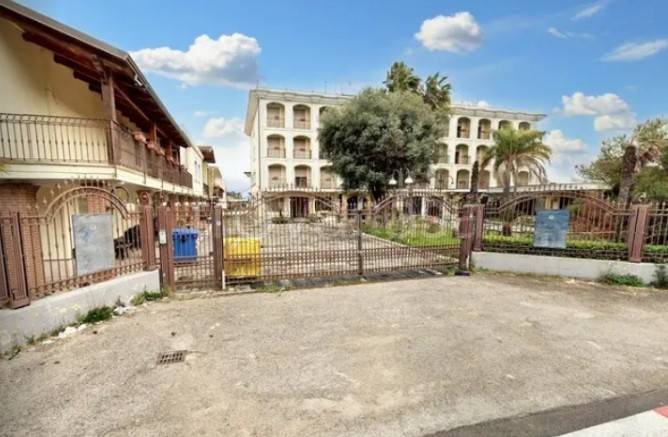 negozio in vendita a Castel Volturno