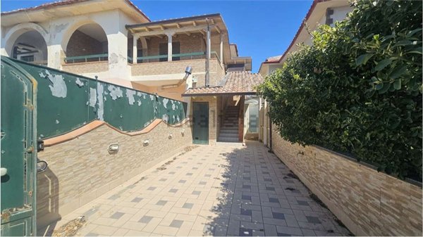 casa indipendente in vendita a Castel Volturno in zona Villaggio Coppola