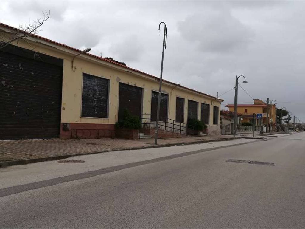 negozio in vendita a Castel Volturno