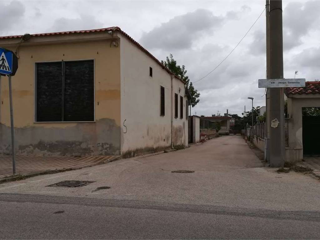 negozio in vendita a Castel Volturno