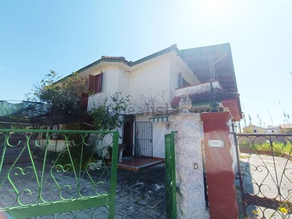 casa indipendente in vendita a Castel Volturno