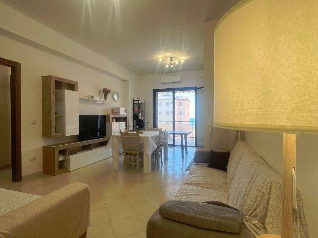 intera palazzina in vendita a Castel Volturno in zona Villaggio Coppola