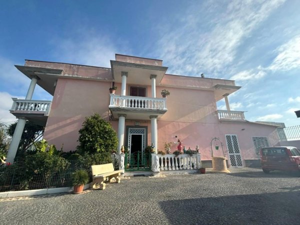 casa indipendente in vendita a Castel Volturno