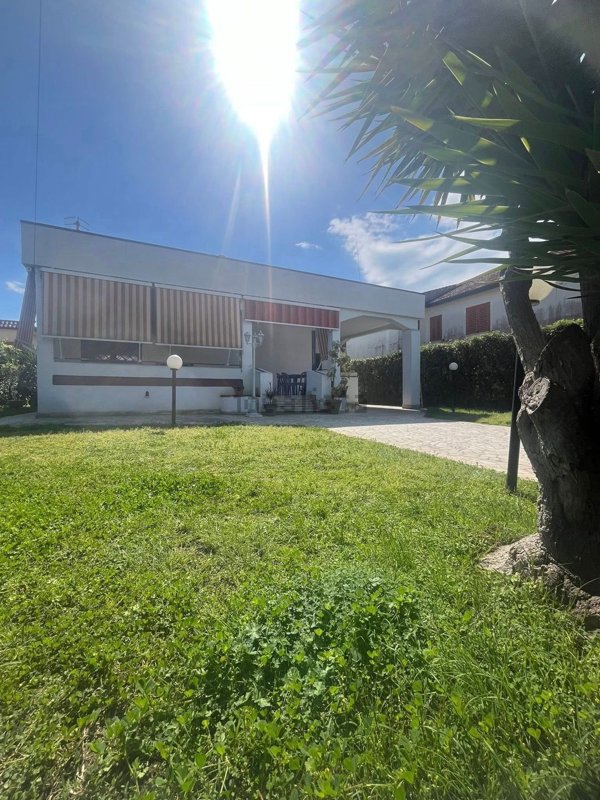 casa indipendente in vendita a Castel Volturno