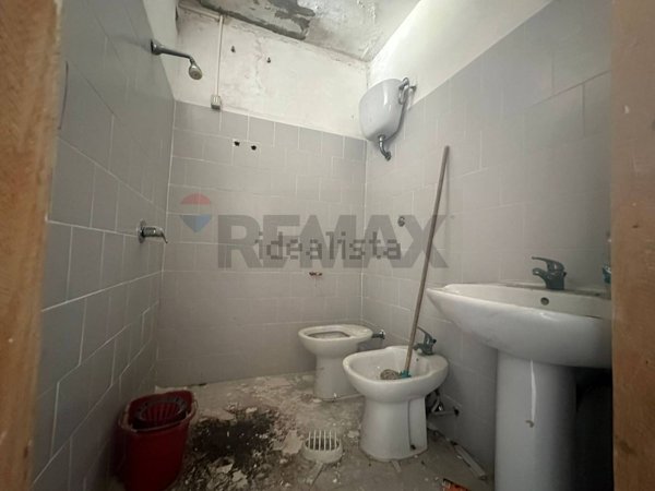 locale commerciale in vendita a Castel Volturno in zona Villaggio Coppola