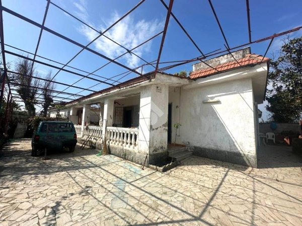 casa indipendente in vendita a Castel Volturno