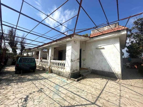 casa indipendente in vendita a Castel Volturno